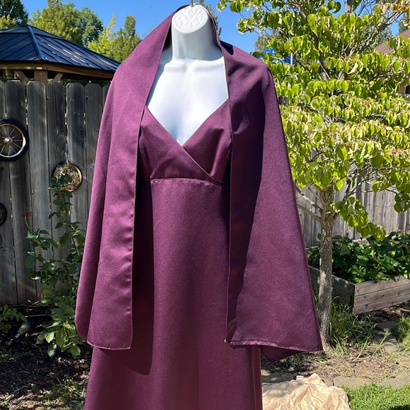 NWOT Jordan Maxi Evening Gown- Purple satin/rhinestone straps/ shawl Sz 6 - Picture 4 of 11